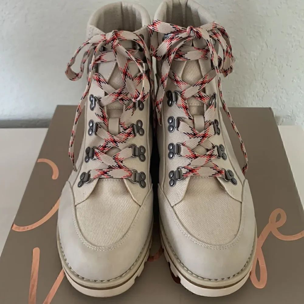 Crown Vintage Women Cream Hiking Boots Size 9,5